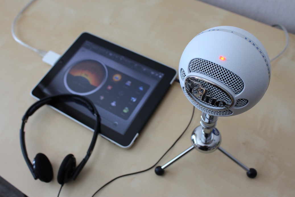 Blue Snowball -USB-mikrofonin voi liittää suoraan tietokoneeseen tai vaikka iPadiin.